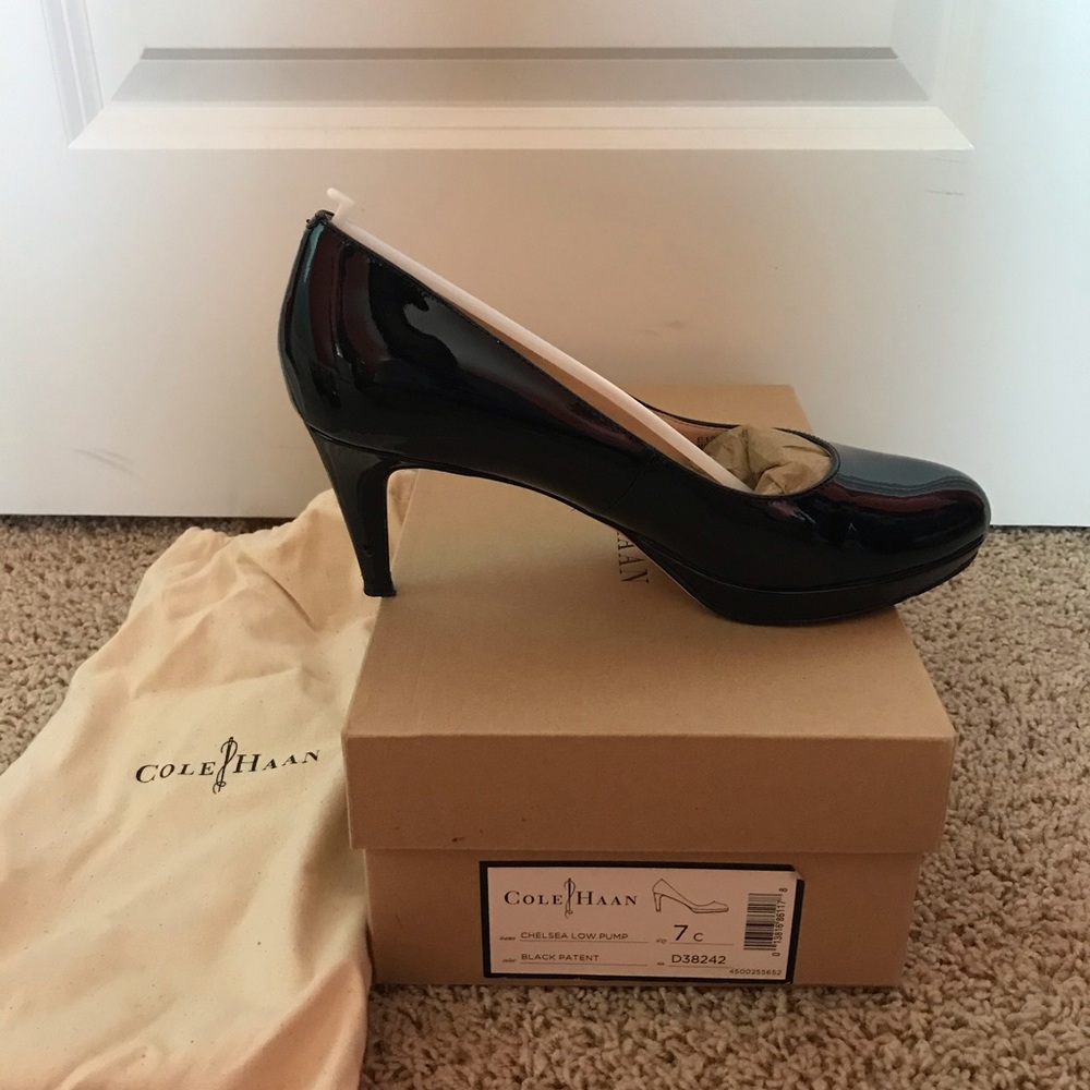 Cole Hahn Chelsea Low Pump - Picture 2 of 5